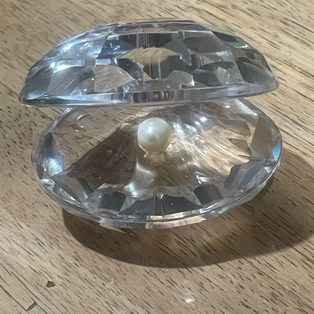 Swarovski Clear Crystal Figurine Shell With Pearl